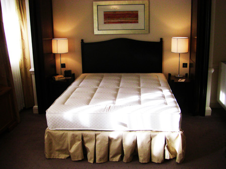 Aztec West Hotel - Bed down, no bedding